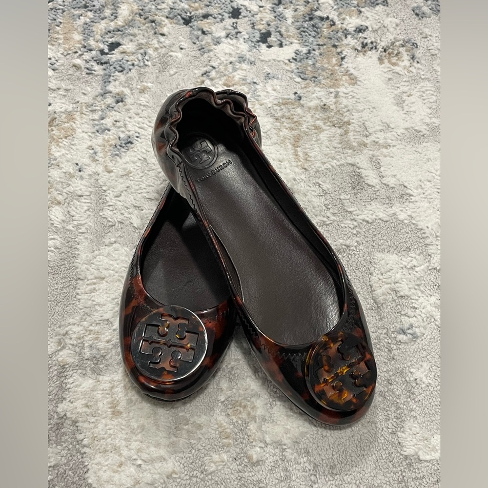 TORY BURCH gorgeous flat Size 6, glossy